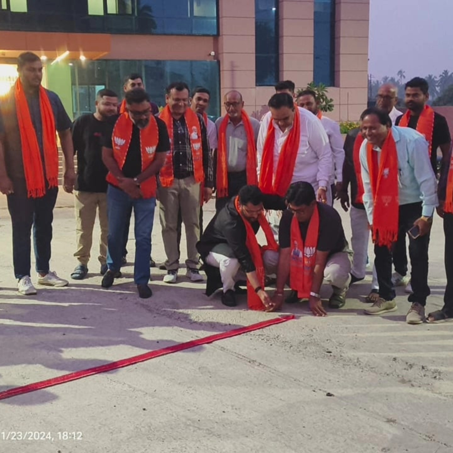 તા.૨૩-૧૧-૨૦૨૪ ના રોજ ગુજરાત રાજ્યની વાવ વિધાનસભાની પેટા ચૂંટણી તથા મહારાષ્ટ્ર રાજ્યની વિધાનસભાની ચૂંટણીમાં ભારતીય જનતા પાર્ટીનો અને NDA નો જંગી બહુમતીથી વિજય થવા બદલ વિજય ઉત્સવ સુરત જીલ્લા મધ્યસ્થ કાર્યાલય શ્રી કમલમ ખાતે ફટાકડા ફોડી અને હોદ્દેદારો અને કાર્યકર્તાઓનુ મોઢું મીઠું કરાવ્યું.